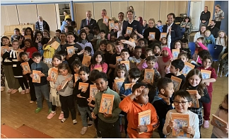 Die Aula der Grundschule Nord war bei der feierlichen und stimmungsvollen Übergabe gut besucht.