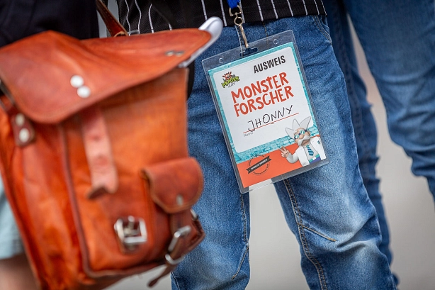 Escaperoom Detailbild mit Monsterforscherausweis