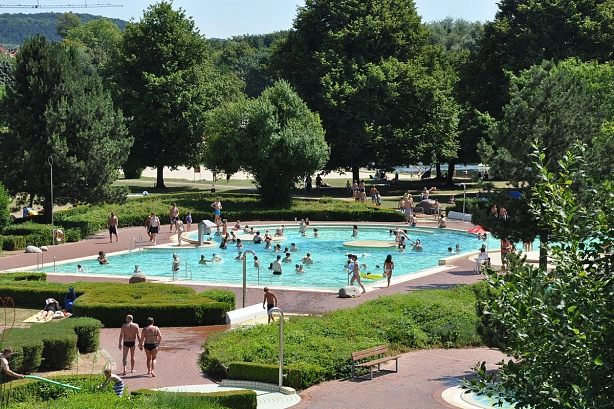 Jo-Wiese Schwimmbecken